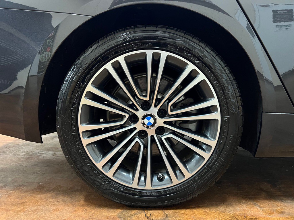 2018 BMW 5 Series Image 12