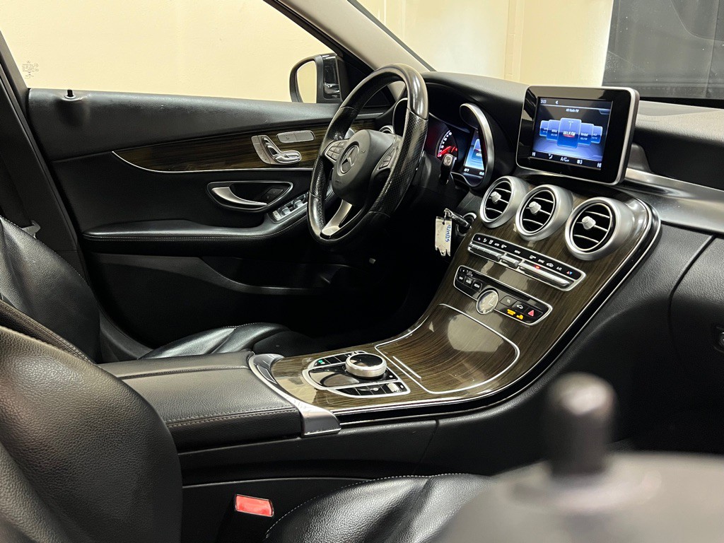 2018 Mercedes-Benz C-Class Image 17