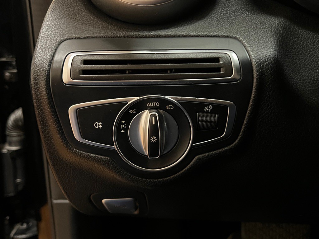 2018 Mercedes-Benz C-Class Image 22