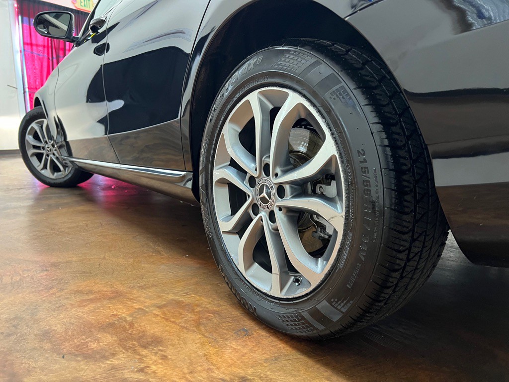 2018 Mercedes-Benz C-Class Image 39