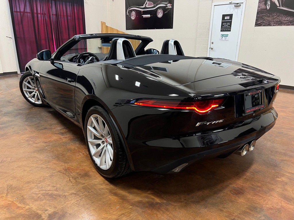 2019 Jaguar F-TYPE Image 2