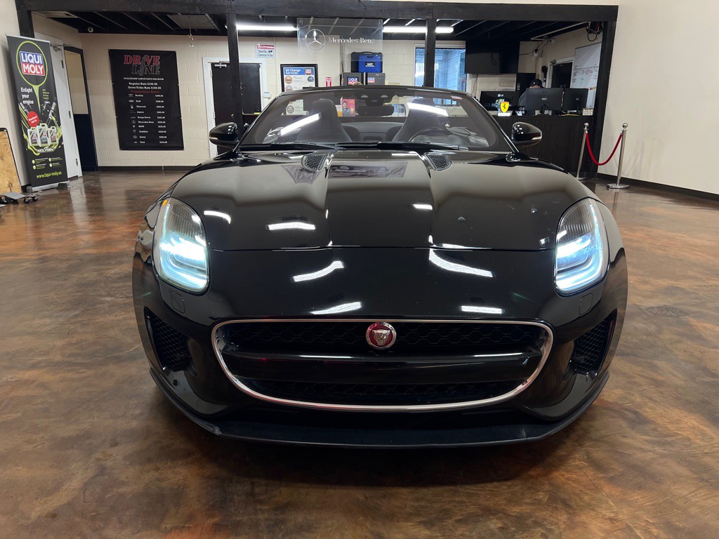 2019 Jaguar F-TYPE Image 4