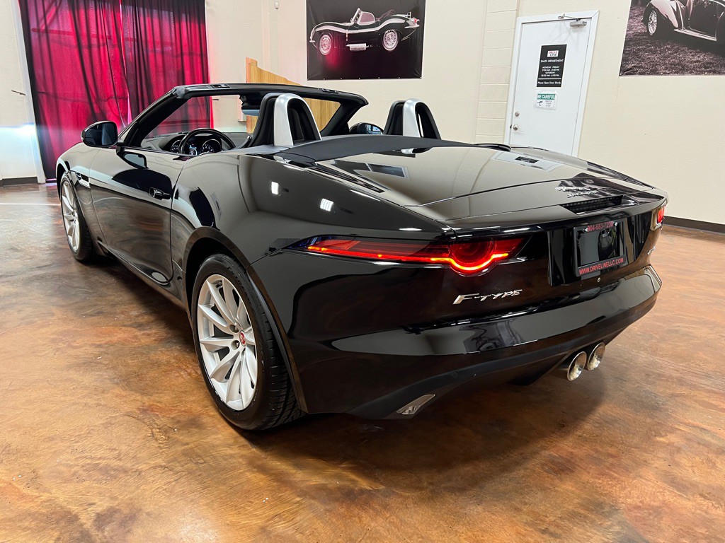2019 Jaguar F-TYPE Image 7