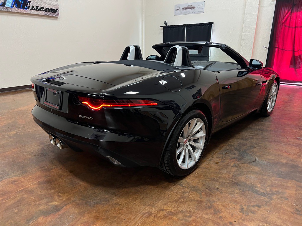 2019 Jaguar F-TYPE Image 9