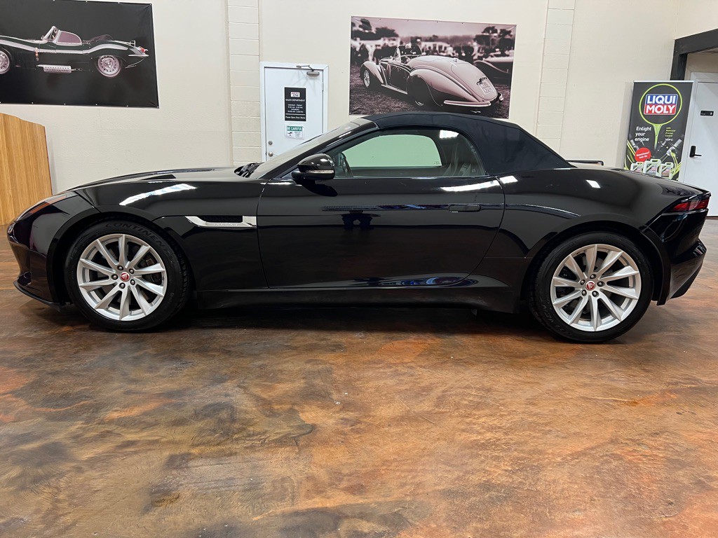 2019 Jaguar F-TYPE Image 18