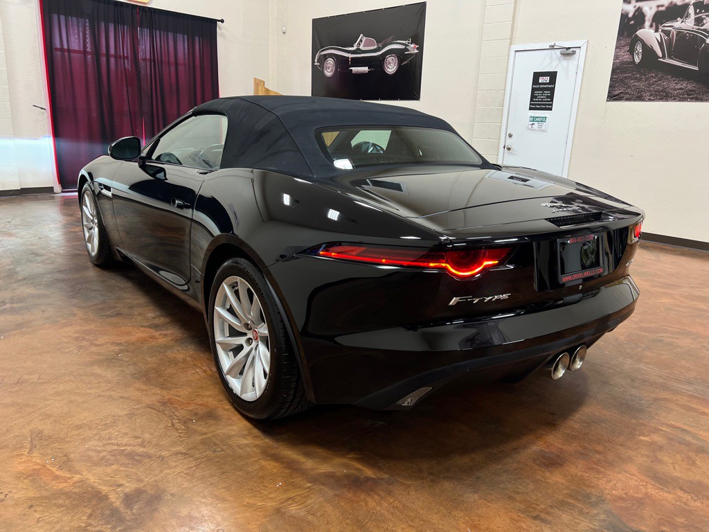 2019 Jaguar F-TYPE Image 19