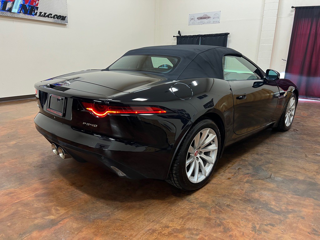 2019 Jaguar F-TYPE Image 21