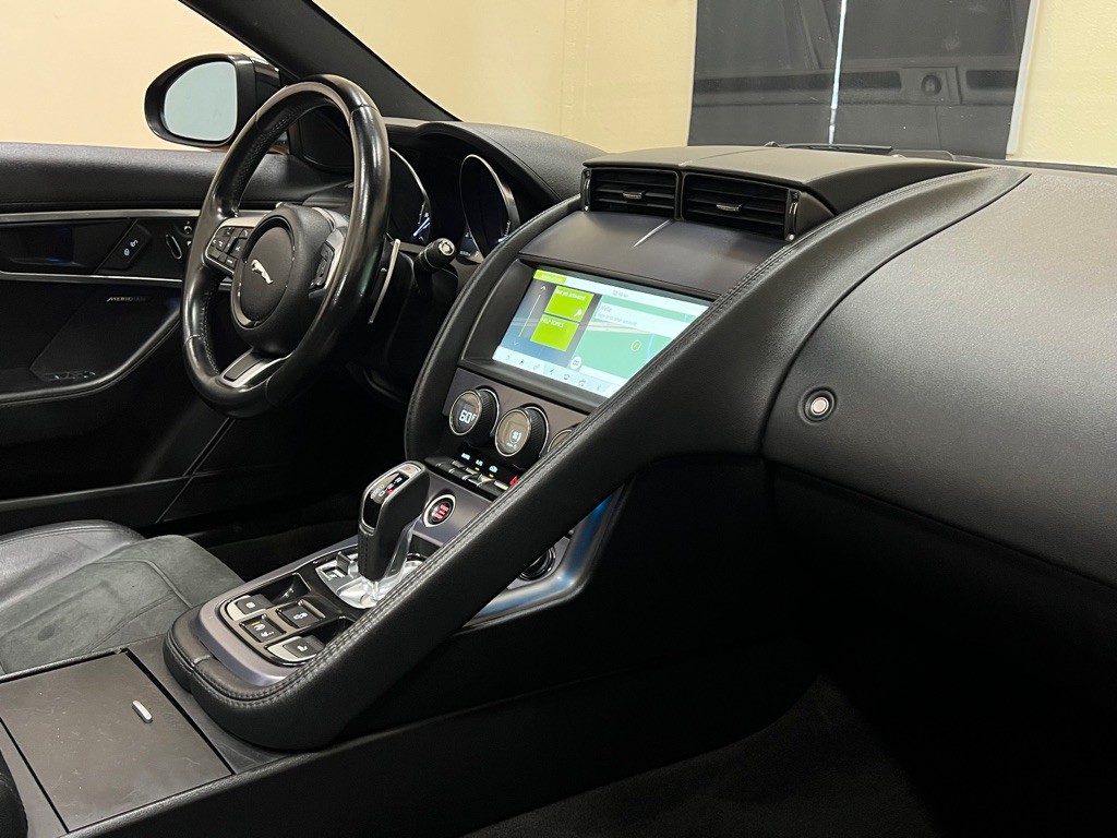 2019 Jaguar F-TYPE Image 25