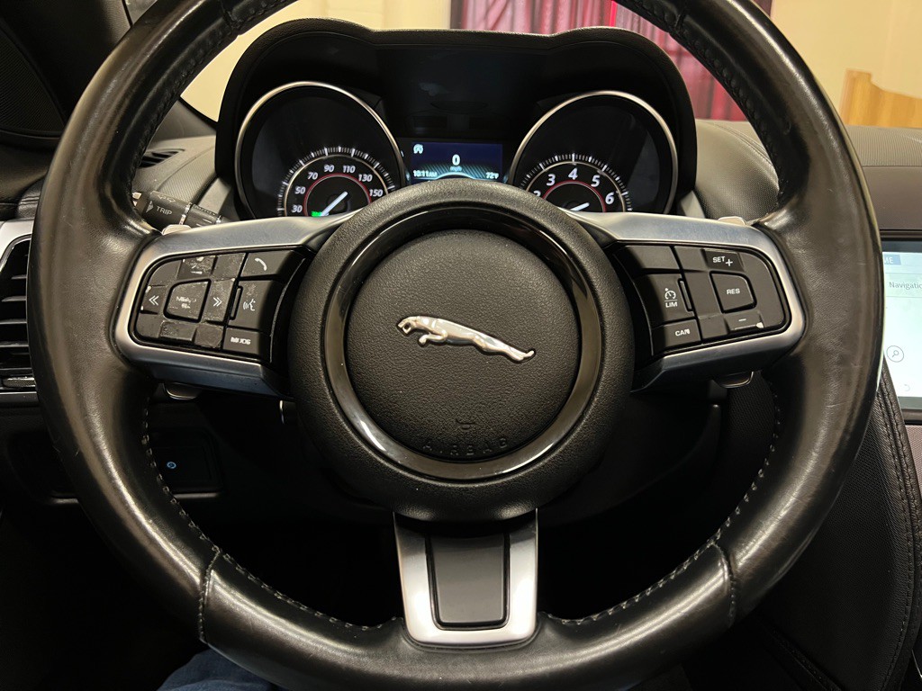 2019 Jaguar F-TYPE Image 27