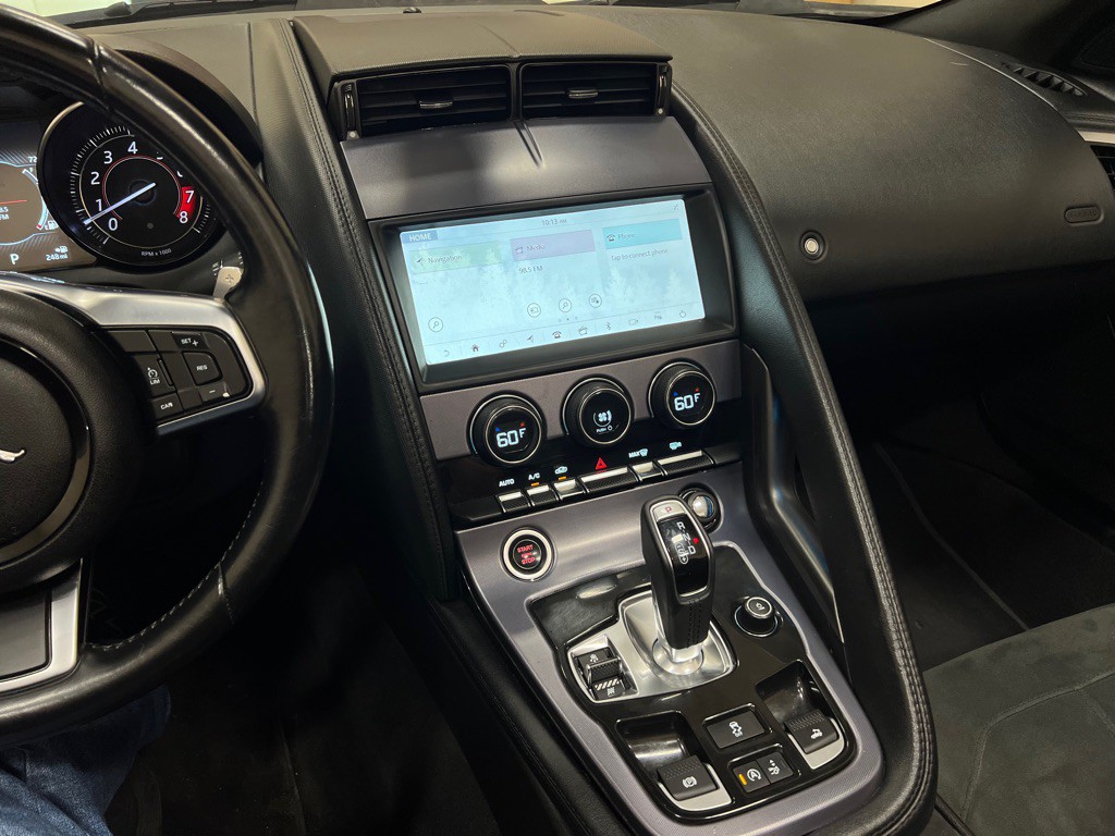 2019 Jaguar F-TYPE Image 30