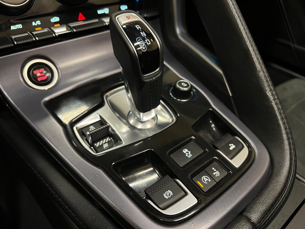 2019 Jaguar F-TYPE Image 34