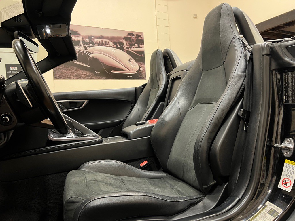 2019 Jaguar F-TYPE Image 38