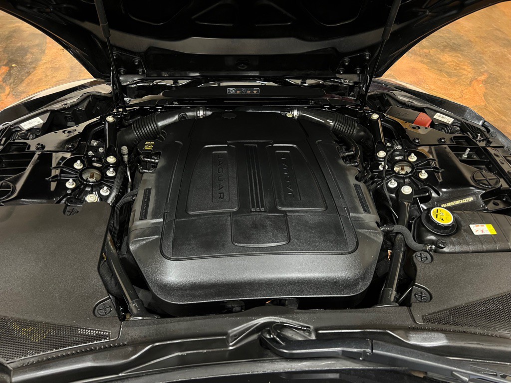 2019 Jaguar F-TYPE Image 43