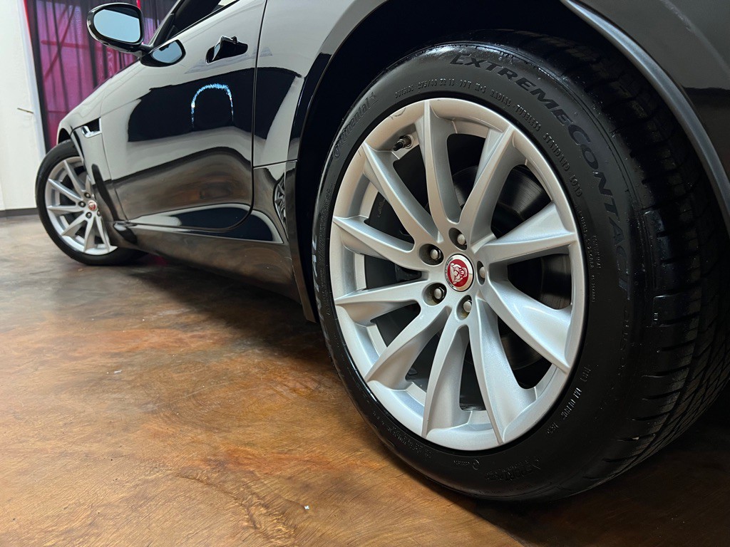 2019 Jaguar F-TYPE Image 47