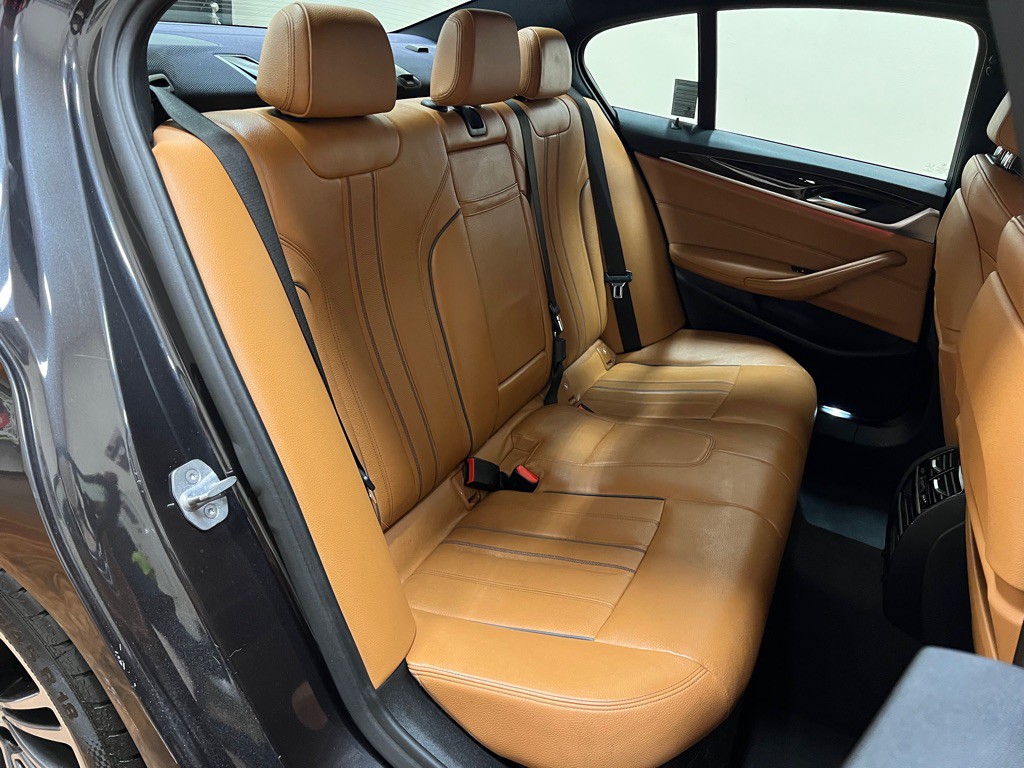 2019 BMW 5 Series Image 35