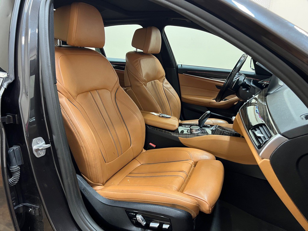 2019 BMW 5 Series Image 37