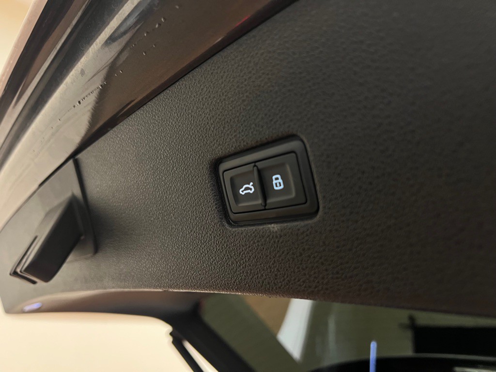 2021 Audi Q8 Image 17