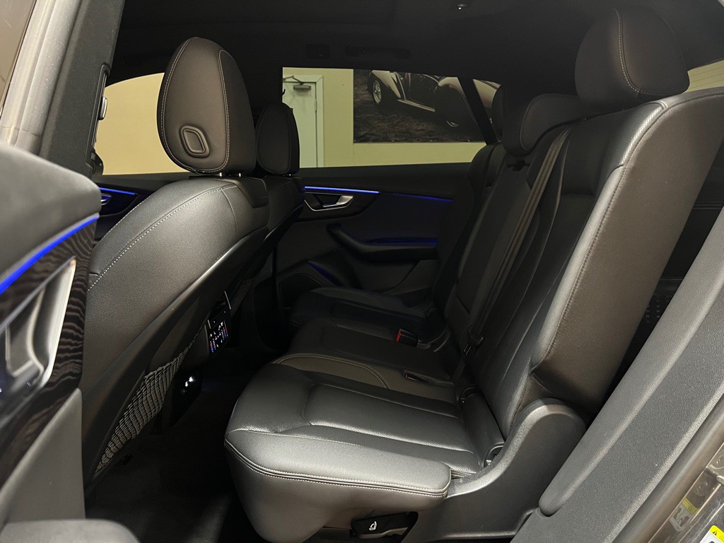 2021 Audi Q8 Image 38