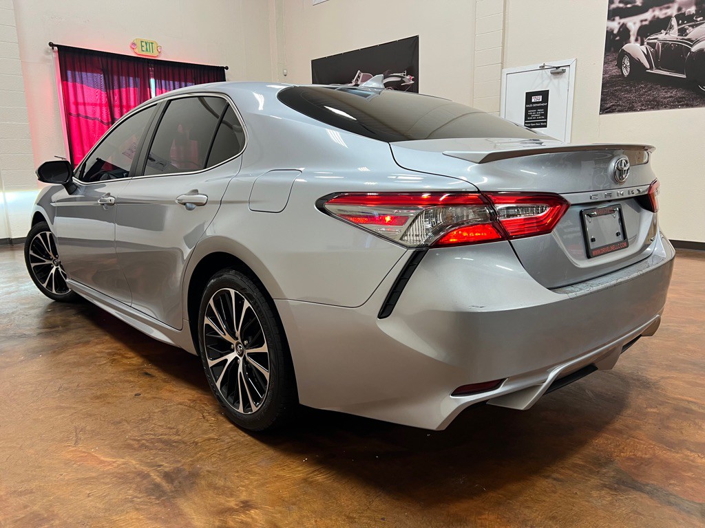 2019 Toyota Camry Image 2