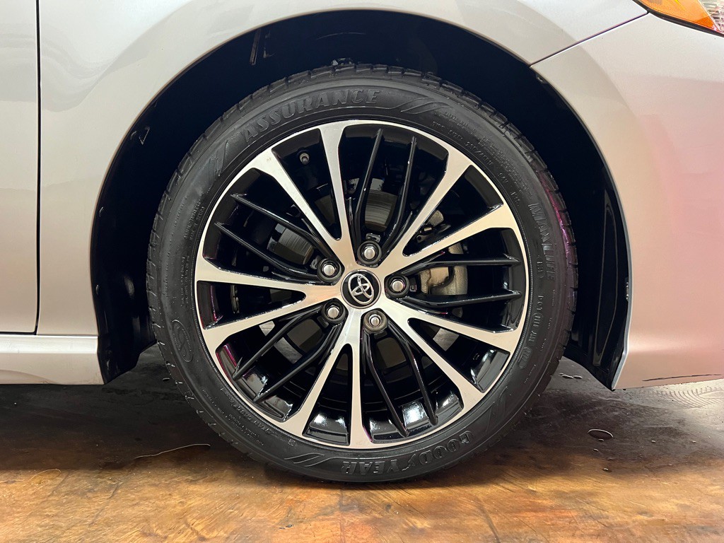 2019 Toyota Camry Image 11