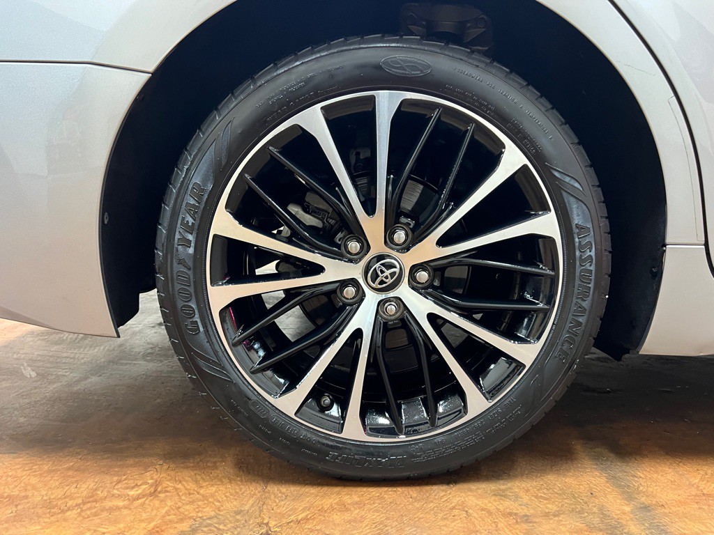 2019 Toyota Camry Image 12