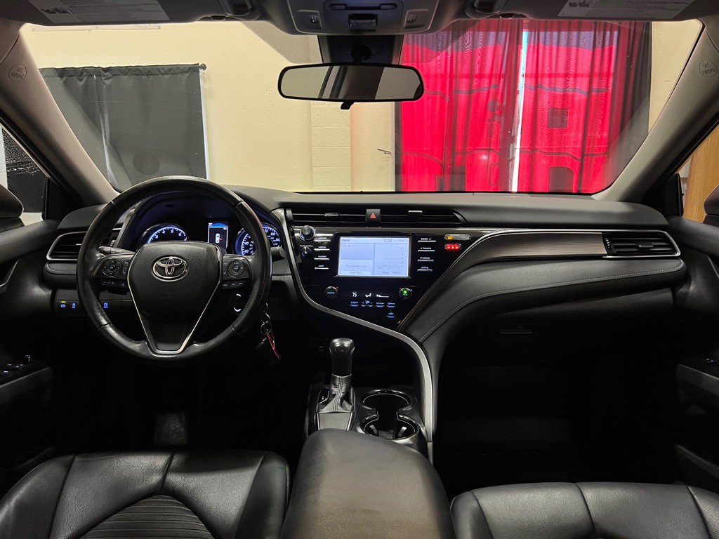 2019 Toyota Camry Image 16