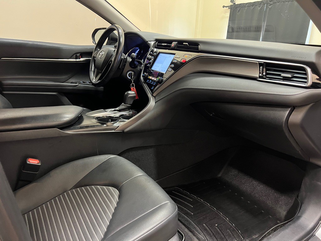 2019 Toyota Camry Image 33
