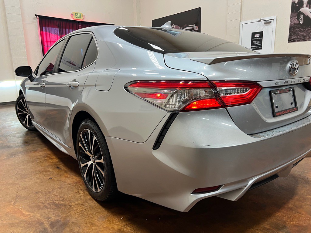 2019 Toyota Camry Image 35