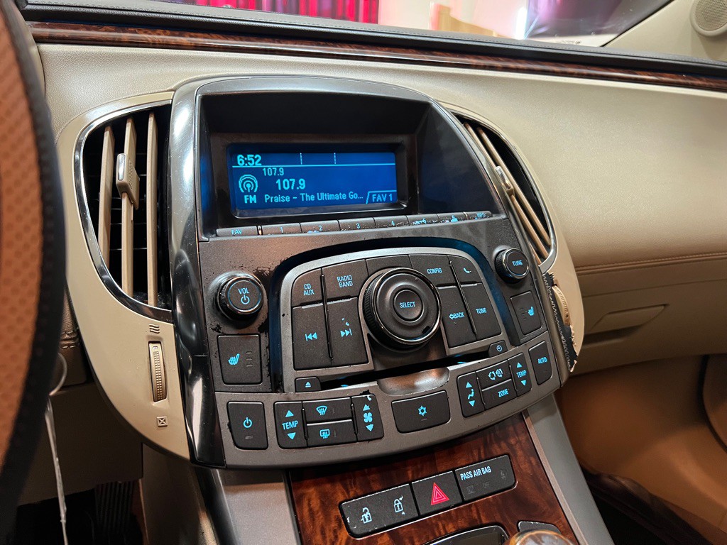 2012 Buick Lacrosse Image 21