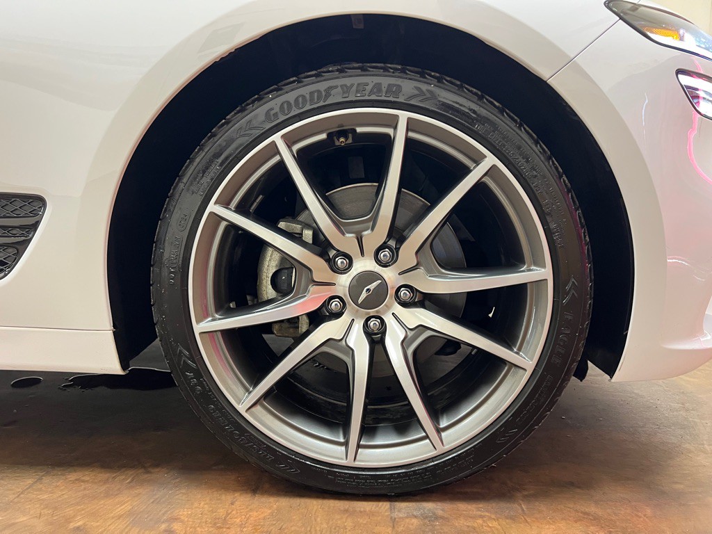 2023 Genesis G70 Image 11