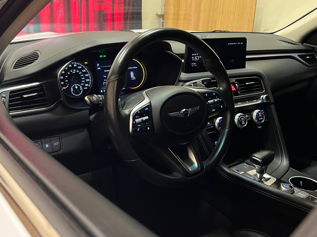 2023 Genesis G70 Image 16