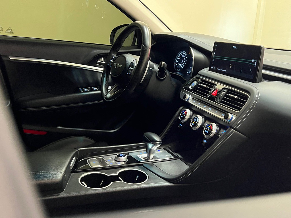2023 Genesis G70 Image 18
