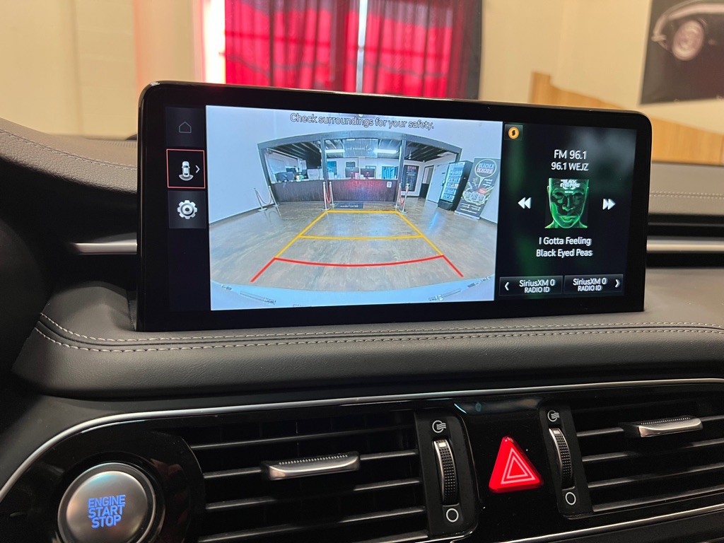 2023 Genesis G70 Image 24