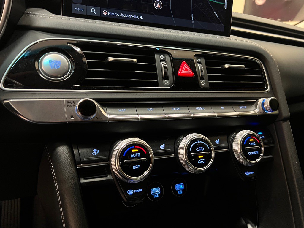 2023 Genesis G70 Image 25