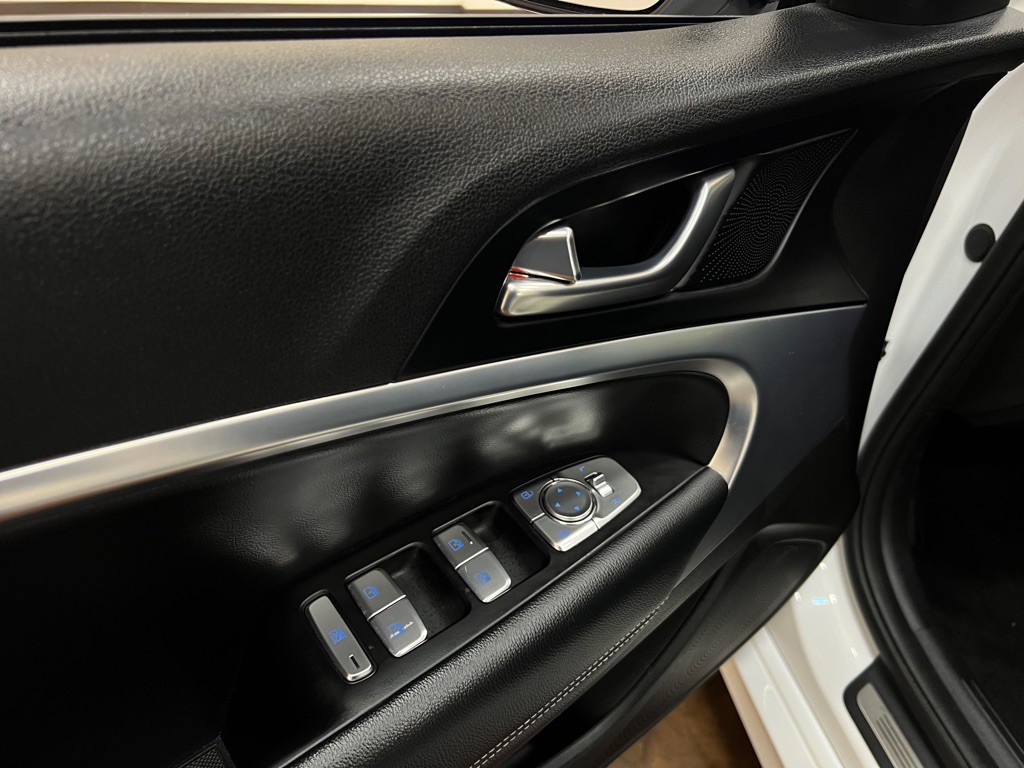 2023 Genesis G70 Image 27