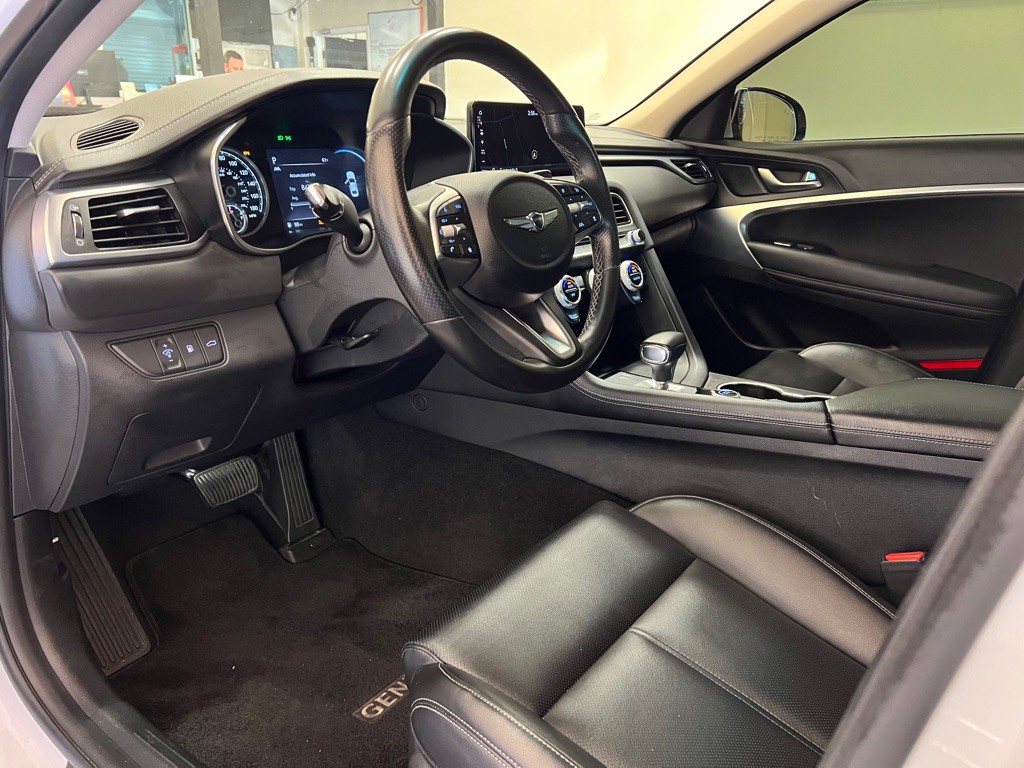 2023 Genesis G70 Image 28