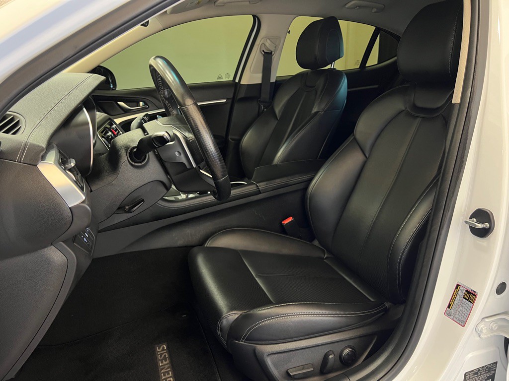 2023 Genesis G70 Image 29