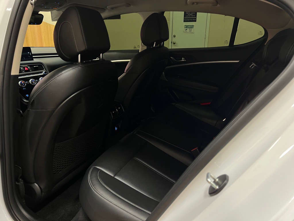 2023 Genesis G70 Image 30
