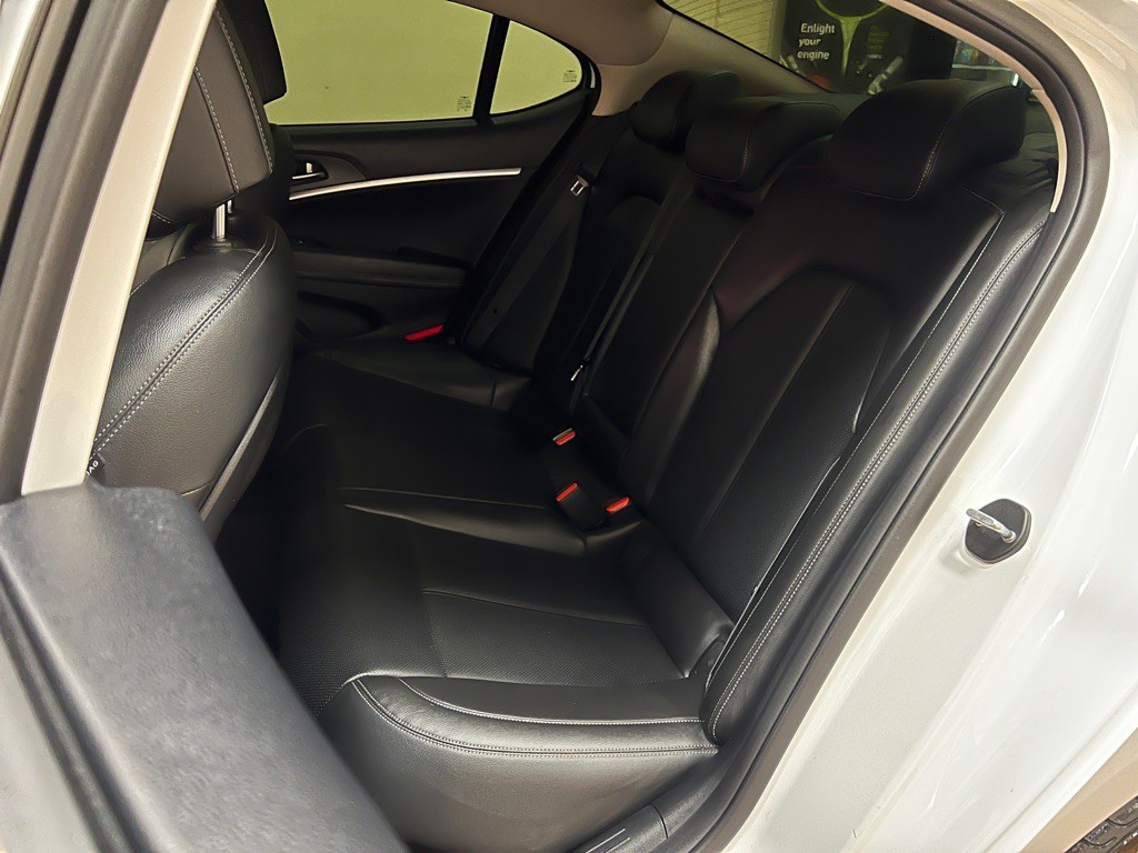 2023 Genesis G70 Image 31