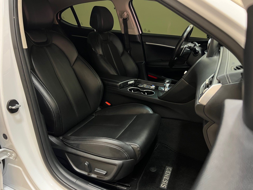2023 Genesis G70 Image 34