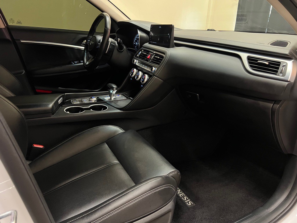 2023 Genesis G70 Image 35