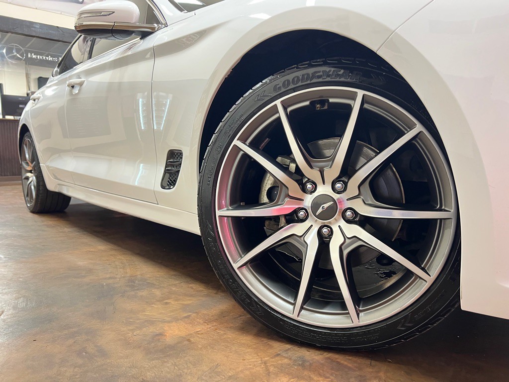 2023 Genesis G70 Image 38