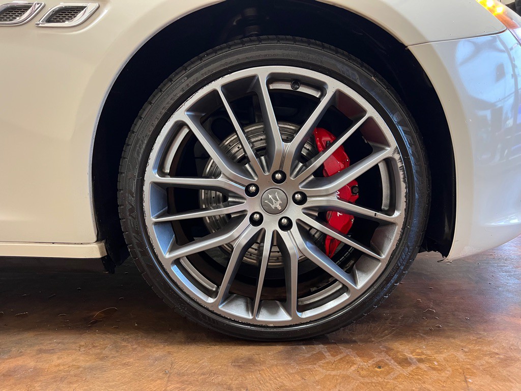 2017 Maserati Quattroporte Image 12