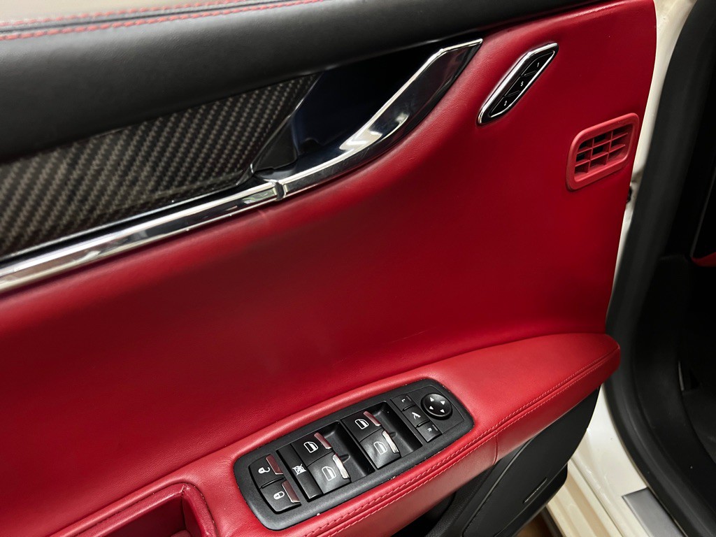 2017 Maserati Quattroporte Image 18