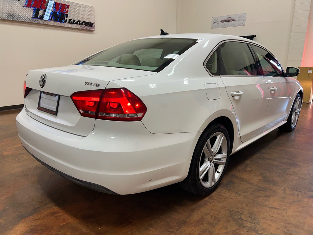 2015 Volkswagen Passat Image 9