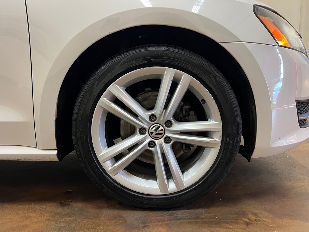 2015 Volkswagen Passat Image 11