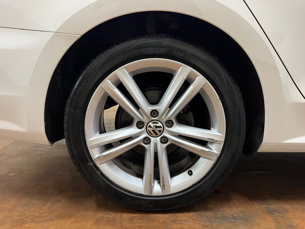 2015 Volkswagen Passat Image 12