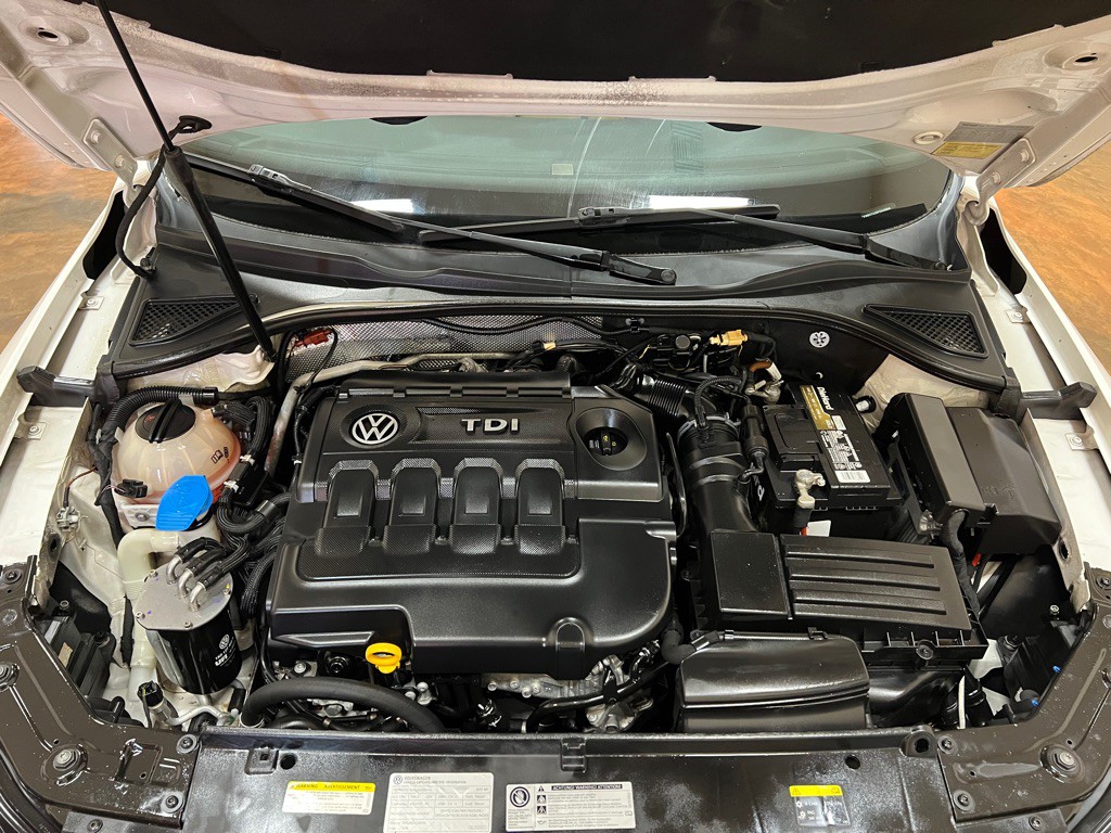 2015 Volkswagen Passat Image 13