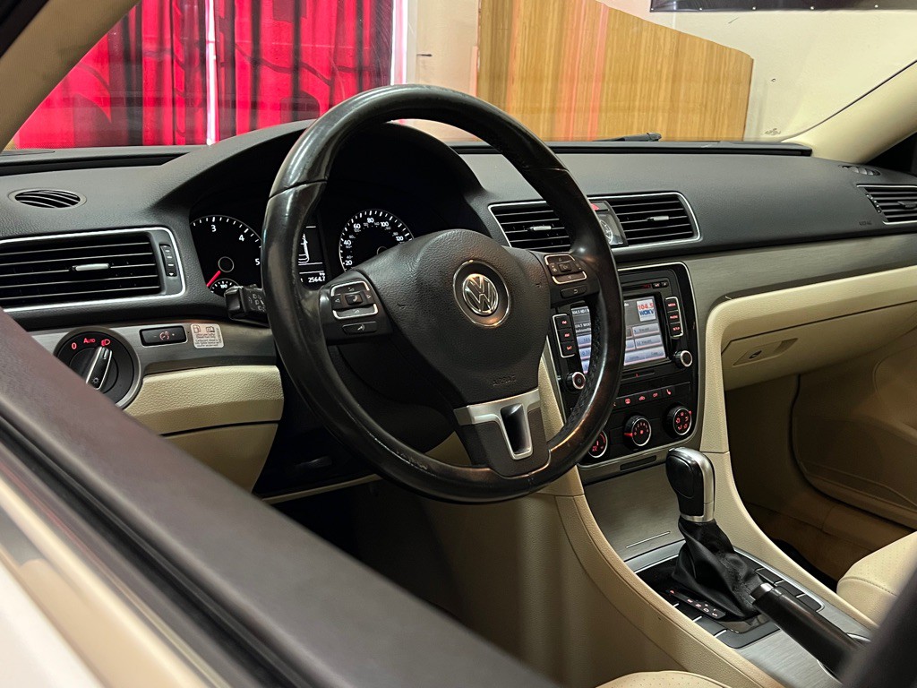 2015 Volkswagen Passat Image 15