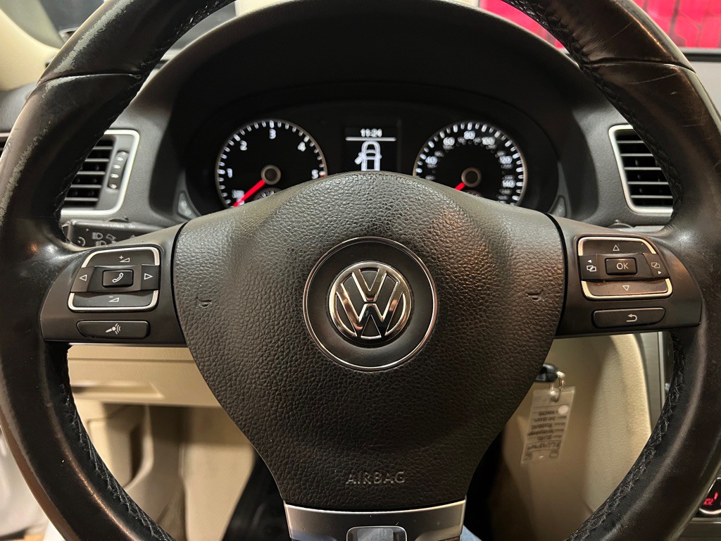 2015 Volkswagen Passat Image 22
